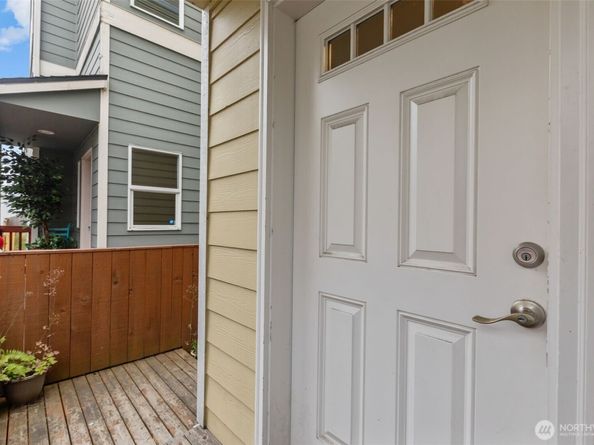 1118 Chestnut Court 18, Everett WA 98201