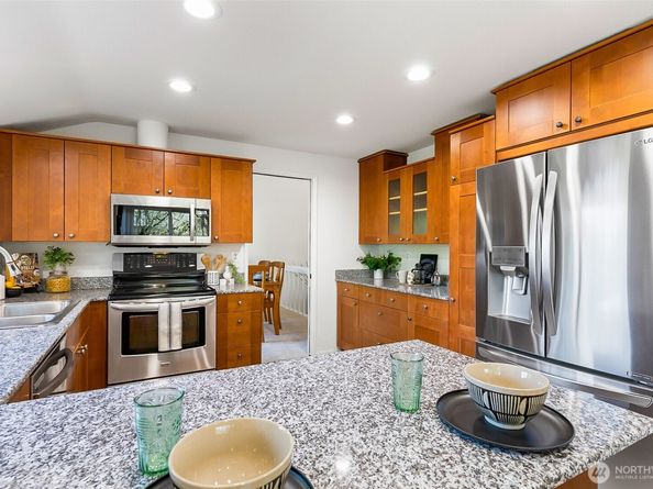 15710 SE 46th Way, Bellevue WA 98006