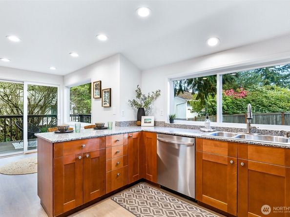 15710 SE 46th Way, Bellevue WA 98006