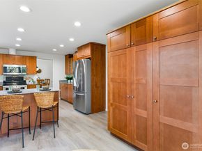 15710 SE 46th Way, Bellevue WA 98006