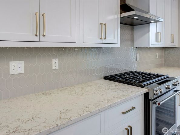 6726 NE 187th Street 104, Kenmore WA 98028