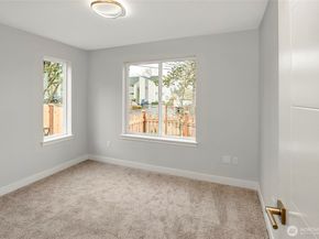 6726 NE 187th Street 104, Kenmore WA 98028