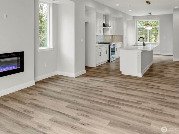 6726 NE 187th Street 104, Kenmore WA 98028