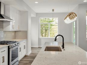 6726 NE 187th Street 104, Kenmore WA 98028