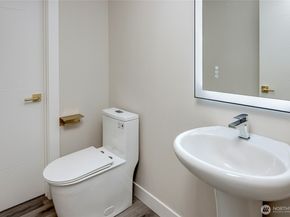6726 NE 187th Street 104, Kenmore WA 98028