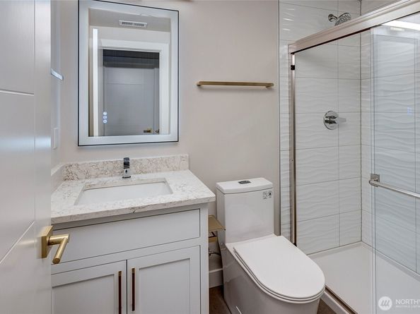6726 NE 187th Street 104, Kenmore WA 98028