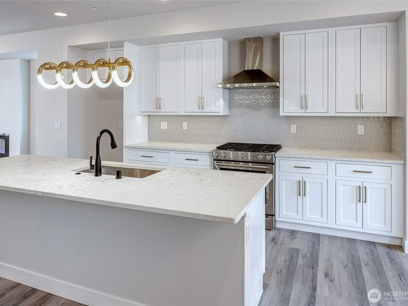 6726 NE 187th Street 104, Kenmore WA 98028