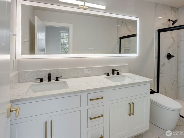6726 NE 187th Street 104, Kenmore WA 98028