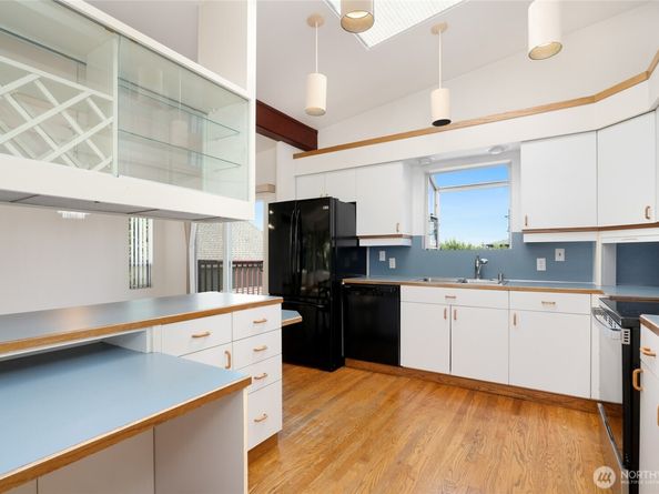 1006 N 36th St, Renton WA 98056