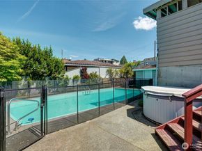 1006 N 36th St, Renton WA 98056