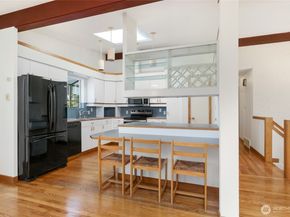 1006 N 36th St, Renton WA 98056