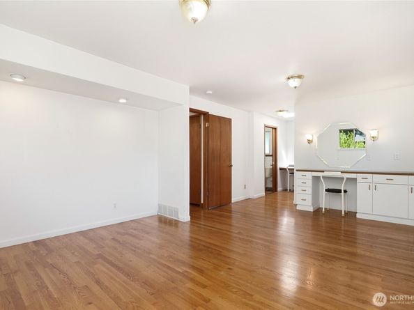 1006 N 36th St, Renton WA 98056