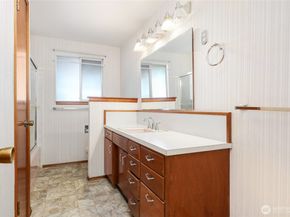 1006 N 36th St, Renton WA 98056