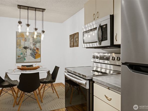 10501 8th Avenue NE 406, Seattle WA 98125