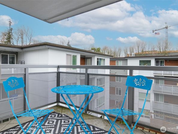 10501 8th Avenue NE 406, Seattle WA 98125