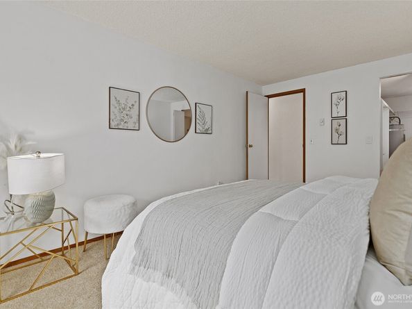 10501 8th Avenue NE 406, Seattle WA 98125