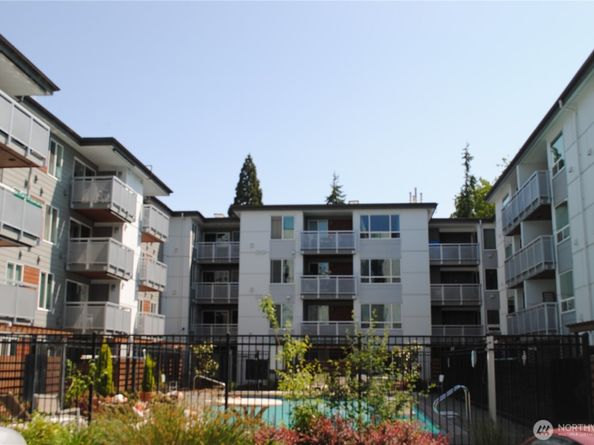 10501 8th Avenue NE 406, Seattle WA 98125