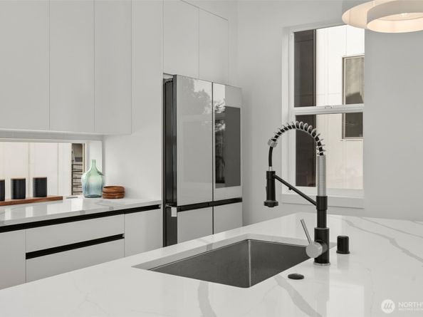 1223 N 48th Street, Seattle WA 98103