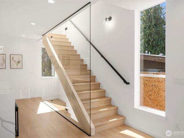 1223 N 48th Street, Seattle WA 98103