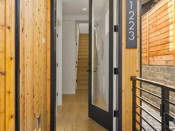 1223 N 48th Street, Seattle WA 98103