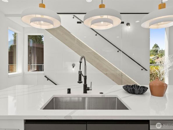 1223 N 48th Street, Seattle WA 98103