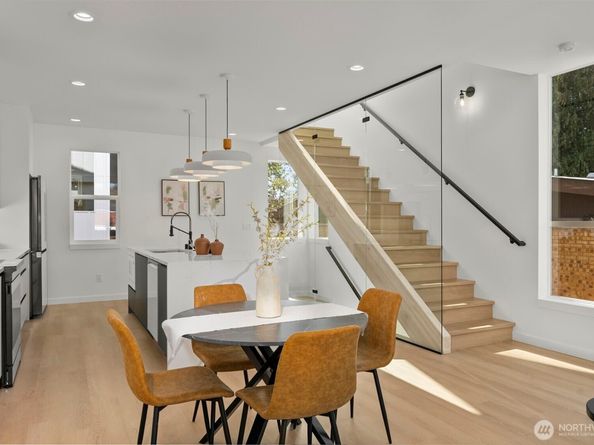 1223 N 48th Street, Seattle WA 98103