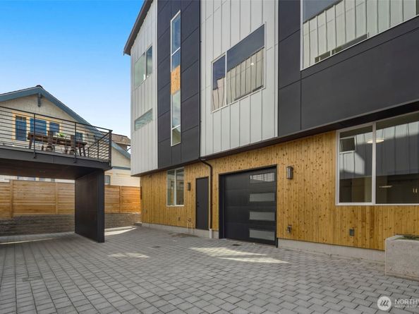 1223 N 48th Street, Seattle WA 98103
