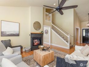 8277 New Holland Ct, Bainbridge Island WA 98110