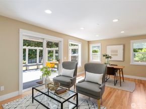 8277 New Holland Ct, Bainbridge Island WA 98110