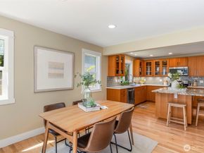 8277 New Holland Ct, Bainbridge Island WA 98110