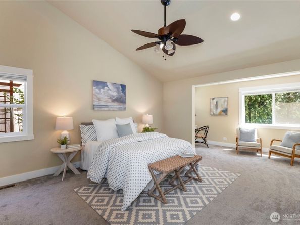 8277 New Holland Ct, Bainbridge Island WA 98110