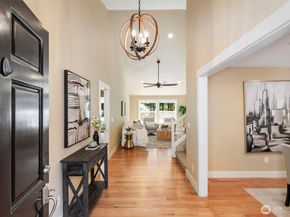 8277 New Holland Ct, Bainbridge Island WA 98110