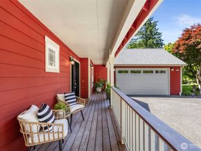 8277 New Holland Ct, Bainbridge Island WA 98110