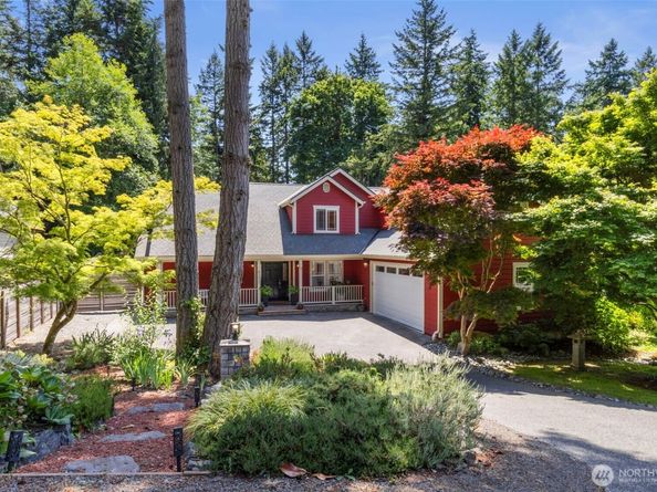 8277 New Holland Ct, Bainbridge Island WA 98110
