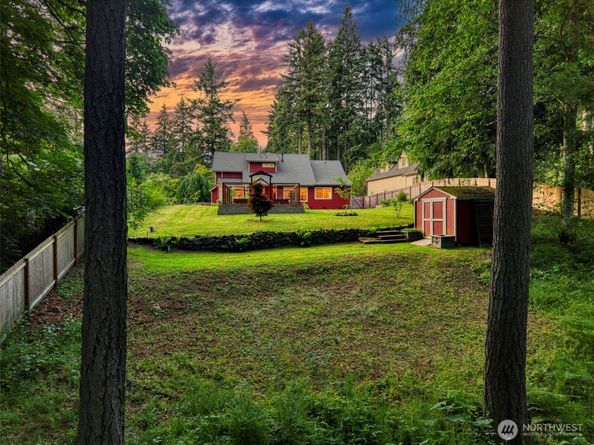 8277 New Holland Ct, Bainbridge Island WA 98110