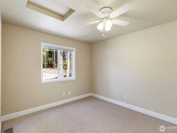 8277 New Holland Ct, Bainbridge Island WA 98110