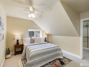 8277 New Holland Ct, Bainbridge Island WA 98110