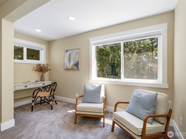 8277 New Holland Ct, Bainbridge Island WA 98110