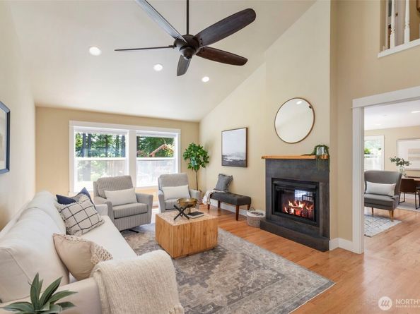 8277 New Holland Ct, Bainbridge Island WA 98110