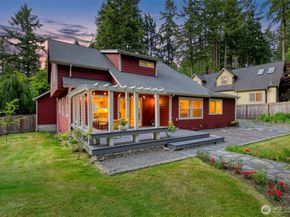 8277 New Holland Ct, Bainbridge Island WA 98110