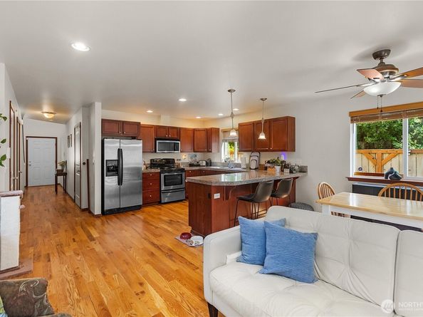 1325 Marguerite Avenue, Bremerton WA 98337