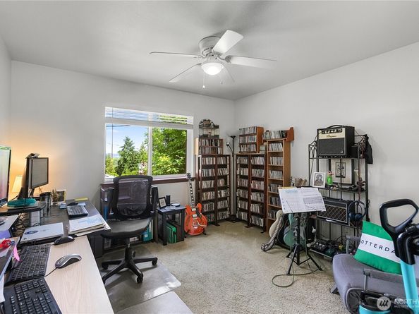 1325 Marguerite Avenue, Bremerton WA 98337