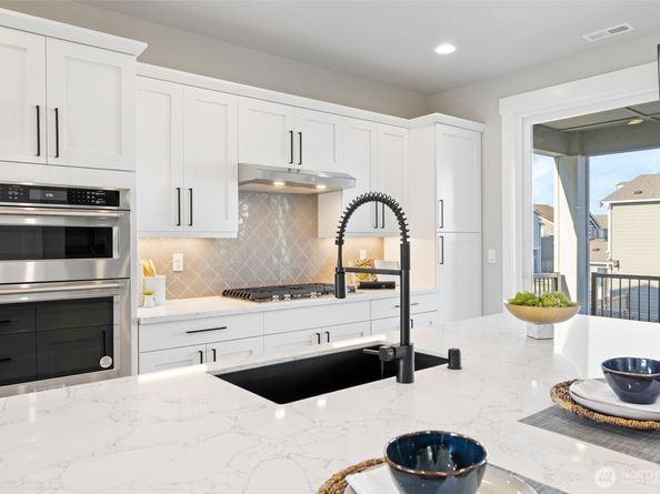 1030 168th Street SW, Lynnwood WA 98037