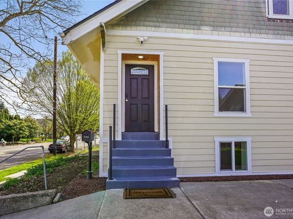 5909 8th Avenue NW, Seattle WA 98107