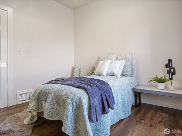 5909 8th Avenue NW, Seattle WA 98107