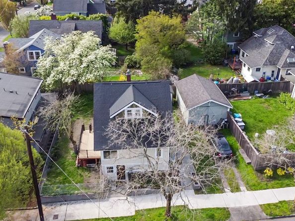5909 8th Avenue NW, Seattle WA 98107