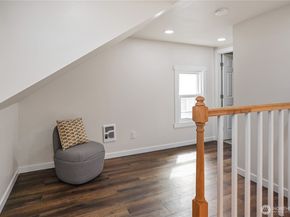 5909 8th Avenue NW, Seattle WA 98107