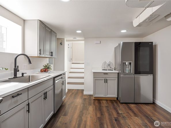 5909 8th Avenue NW, Seattle WA 98107