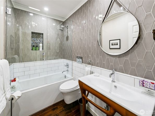 444 26th Avenue E, Seattle WA 98112