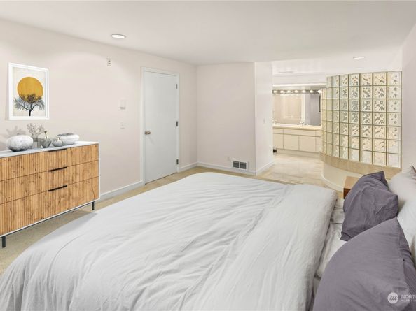 1231 5th Avenue N 204, Seattle WA 98109